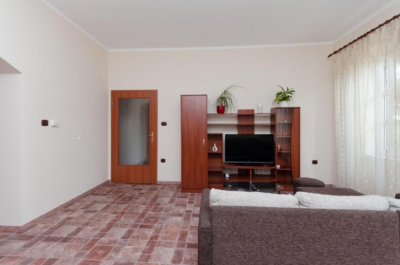 Apartment Aleksandra Rijeka Exterior photo